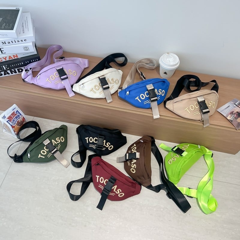 Dječja crossbody torba s motivom slova, od kombiniranog materijala, poliester podstava, otporna na habanje, za vrtić