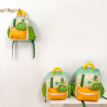 Laste nailonist seljakott kontrastse musteriga, sobib lasteaeda ja igapäevaseks kasutamiseks (Materjal: nailon; Vooder: polüester-puuvill; Funktsioon: koorma vähendamine; Stiil: lapselik ja armas)