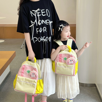 Laste nailonist seljakott kontrastse musteriga, sobib lasteaeda ja igapäevaseks kasutamiseks (Materjal: nailon; Vooder: polüester-puuvill; Funktsioon: koorma vähendamine; Stiil: lapselik ja armas)