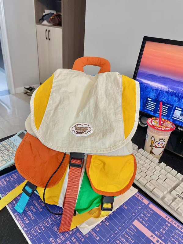 Laste nailonist seljakott kontrastse musteriga, sobib lasteaeda ja igapäevaseks kasutamiseks (Materjal: nailon; Vooder: polüester-puuvill; Funktsioon: koorma vähendamine; Stiil: lapselik ja armas)