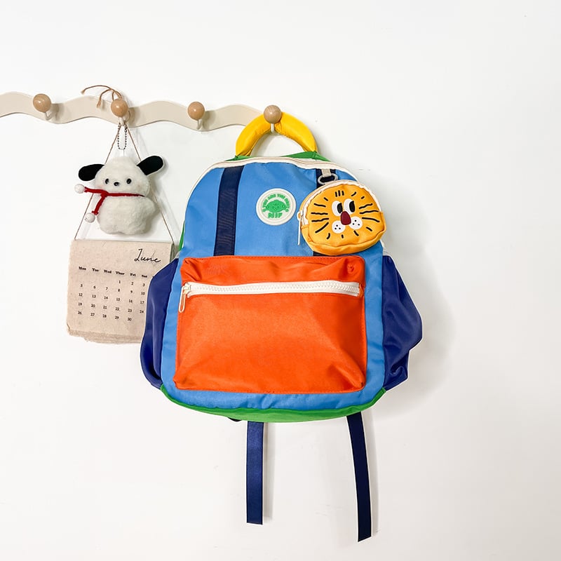 Laste nailonist seljakott kontrastse musteriga, sobib lasteaeda ja igapäevaseks kasutamiseks (Materjal: nailon; Vooder: polüester-puuvill; Funktsioon: koorma vähendamine; Stiil: lapselik ja armas)