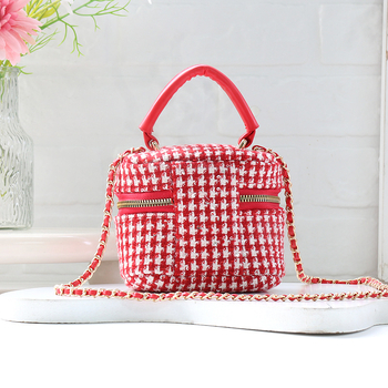 Geantă crossbody box pentru femei — bumbac și in, model grilă, respirabilă, ultra-ușoară, izolată, primăvara 2025, urban minimalist