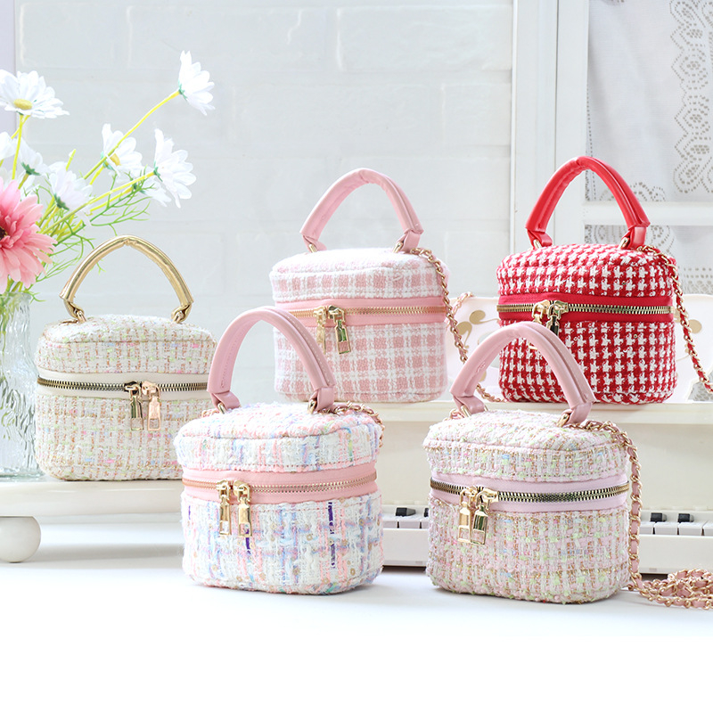 Geantă crossbody box pentru femei — bumbac și in, model grilă, respirabilă, ultra-ușoară, izolată, primăvara 2025, urban minimalist