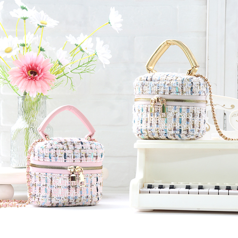 Geantă crossbody box pentru femei — bumbac și in, model grilă, respirabilă, ultra-ușoară, izolată, primăvara 2025, urban minimalist