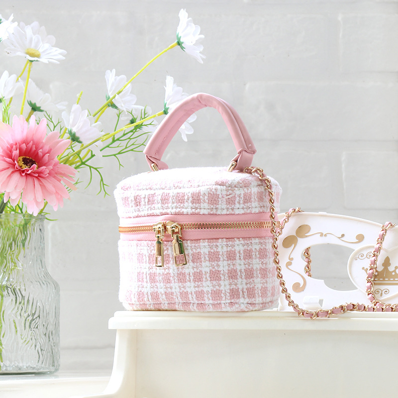 Geantă crossbody box pentru femei — bumbac și in, model grilă, respirabilă, ultra-ușoară, izolată, primăvara 2025, urban minimalist