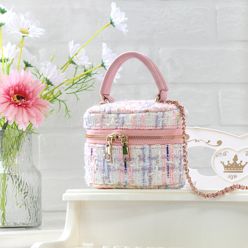 Geantă crossbody box pentru femei — bumbac și in, model grilă, respirabilă, ultra-ușoară, izolată, primăvara 2025, urban minimalist