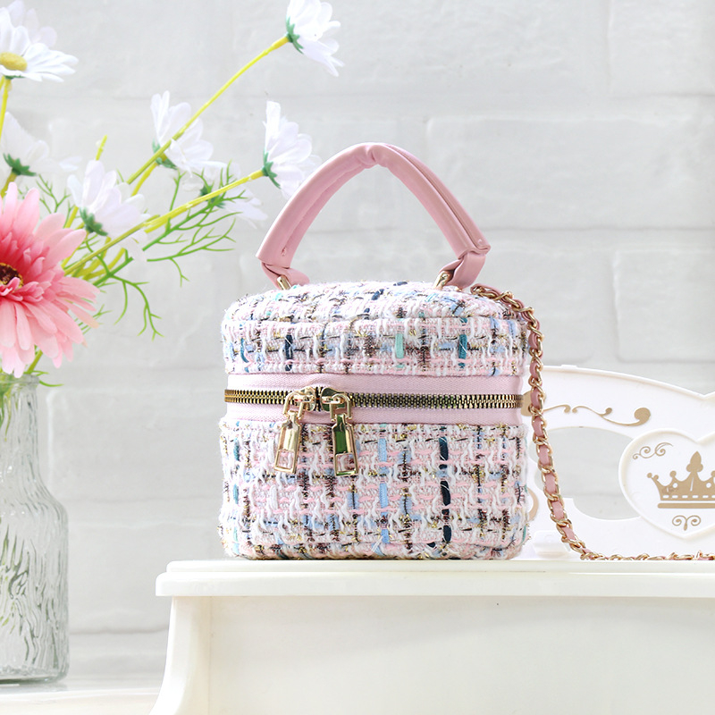 Geantă crossbody box pentru femei — bumbac și in, model grilă, respirabilă, ultra-ușoară, izolată, primăvara 2025, urban minimalist