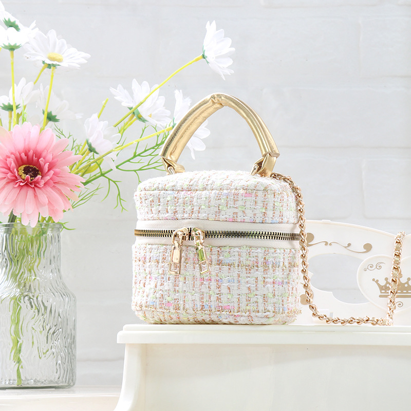 Geantă crossbody box pentru femei — bumbac și in, model grilă, respirabilă, ultra-ușoară, izolată, primăvara 2025, urban minimalist