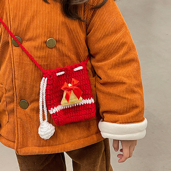 Vunena crossbody torbica za djecu s motivom snježnog čovjeka i božićnog drvca, sladak stil - Materijal: vuna; Uzorak: jednobojan; Podstava: bez podstave; Funkcije: super lagana, proširiva, smanjenje opterećenja; Dobna skupina: vrtić