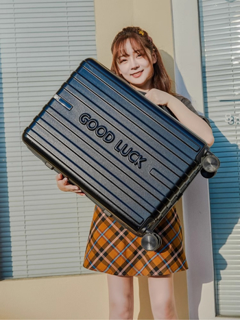 Könnyű poggyász nagy kapacitással, PVC, 3 kg, univerzális kerekek, cipzáras nyitás