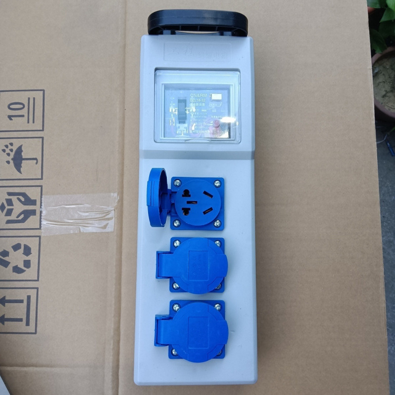 Портативна кутия за строителна площадка с защита срещу токов теч, IP54 водоустойчивост, монтаж на повърхността, поликарбонатов корпус, гнезда за включване