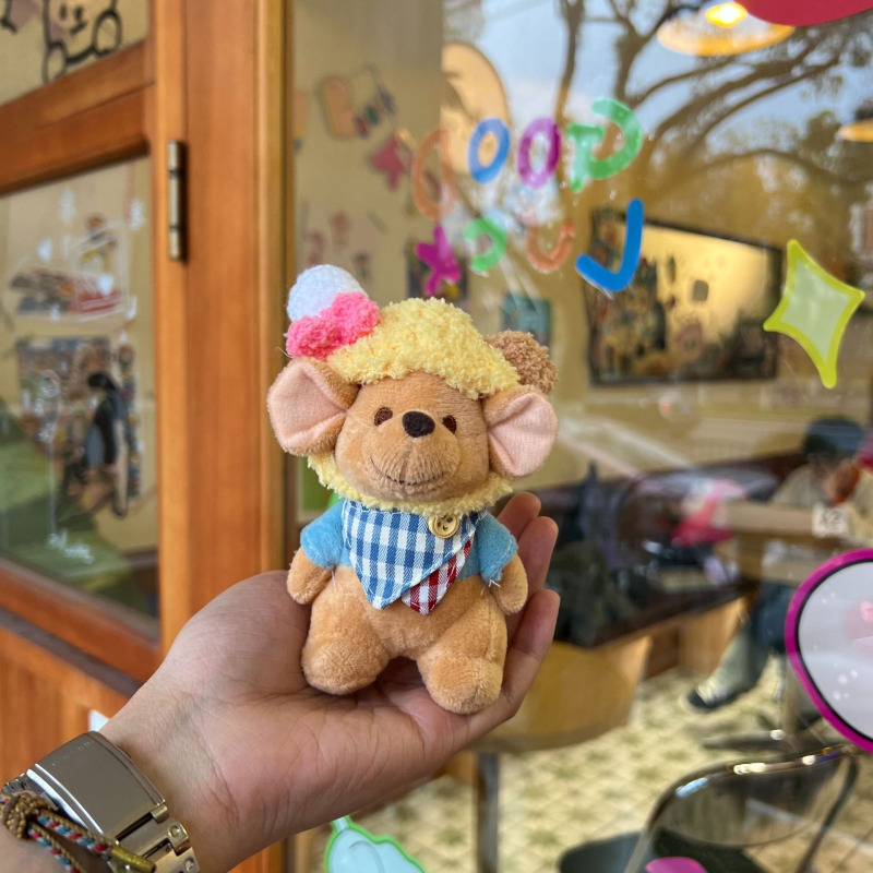 Plišani privjesak za ključeve s karikaturalnom lutkom