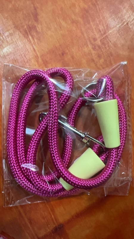 Raztegljiva šetnja za psa s dizajnom preko tijela, držač od pjene oblaka, kontrasno najlonsko uže