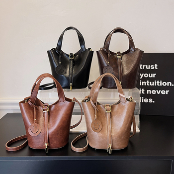 Női Shell Bucket táska – PU bőr, kopásálló, poliészter bélés, egyszínű, keresztpántos kivitel