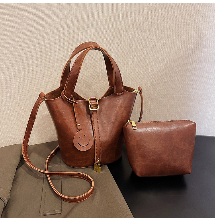 Női Shell Bucket táska – PU bőr, kopásálló, poliészter bélés, egyszínű, keresztpántos kivitel