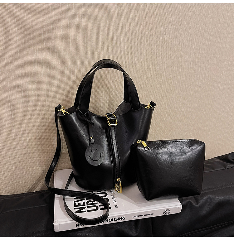 Női Shell Bucket táska – PU bőr, kopásálló, poliészter bélés, egyszínű, keresztpántos kivitel