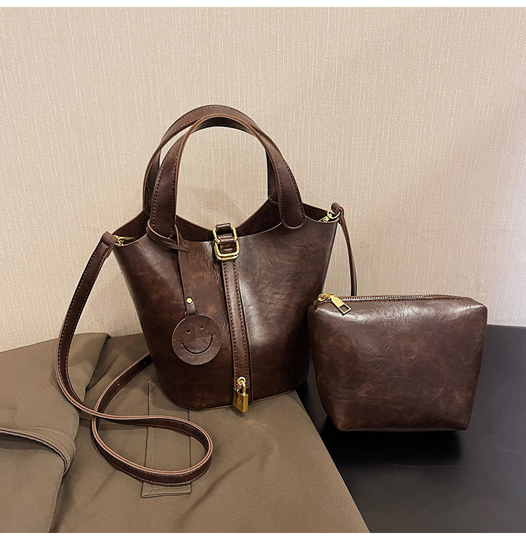 Női Shell Bucket táska – PU bőr, kopásálló, poliészter bélés, egyszínű, keresztpántos kivitel