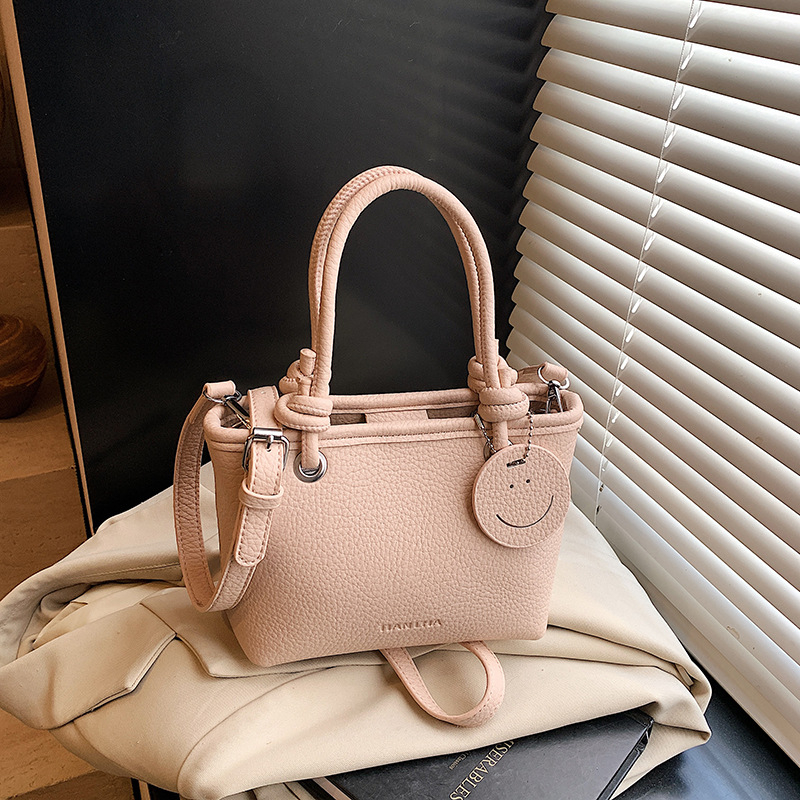 Női Shell Bucket táska – PU bőr, kopásálló, poliészter bélés, egyszínű, keresztpántos kivitel