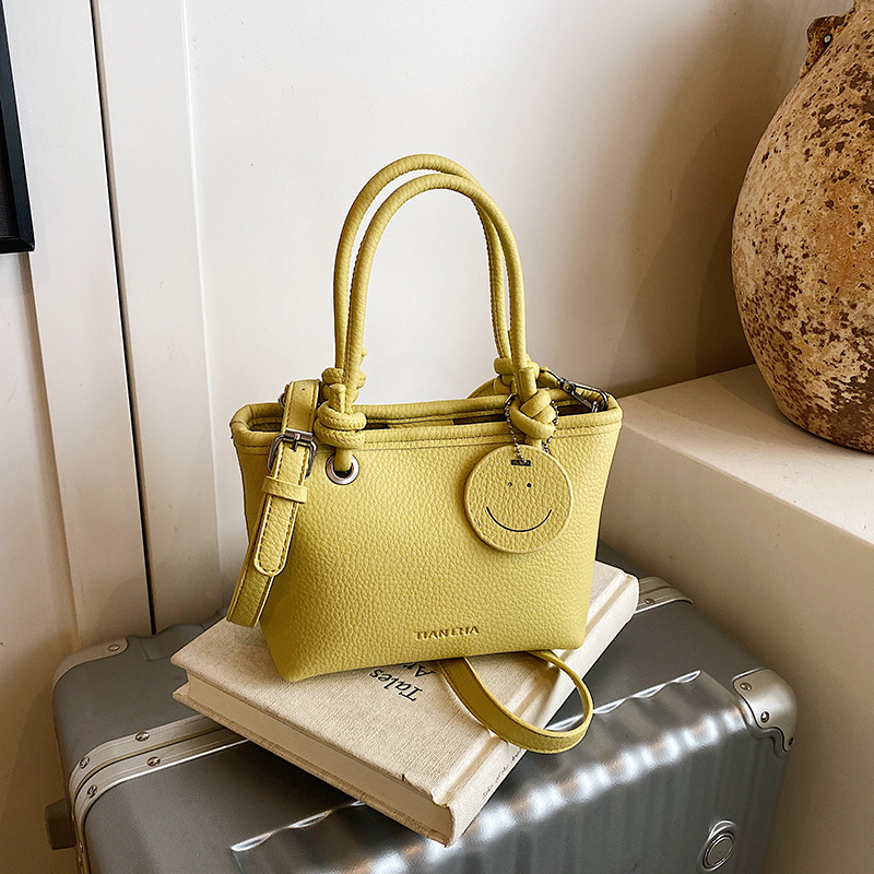 Női Shell Bucket táska – PU bőr, kopásálló, poliészter bélés, egyszínű, keresztpántos kivitel