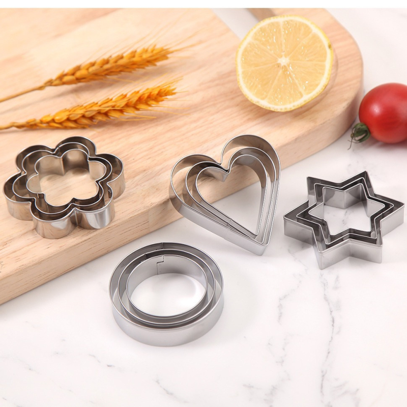 Комплект форми за сладкиши от неръждаема стомана, 12 части, звезда, цвете, кръг и сърце — BT144