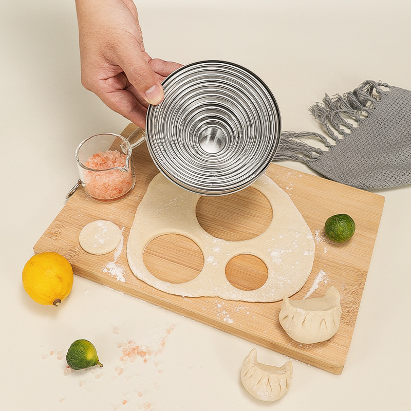 Nehrđajući čelik – kružni mousse ring i set kalupa za kekse, 11-12 komada, minimalistički dizajn
