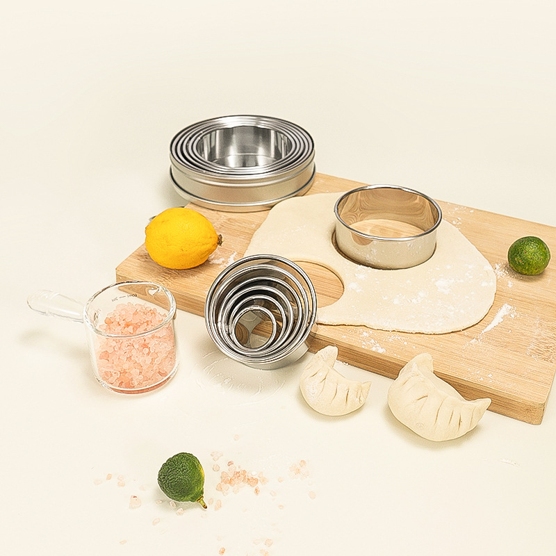 Nehrđajući čelik – kružni mousse ring i set kalupa za kekse, 11-12 komada, minimalistički dizajn