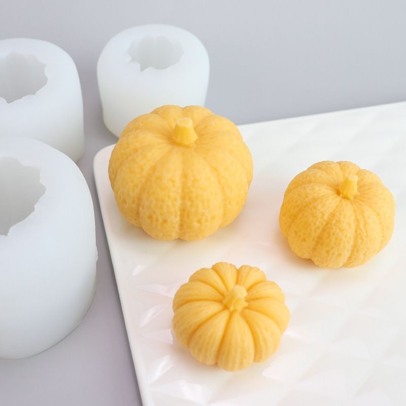Kalup od silikona s oblikom tikve za Halloween – nepravilan oblik; Materijal: silikon; Upotreba: mousse torta, fondant torta; Kategorija: kalupi za pečenje/torte; Šifra proizvoda: Halloween pumpkin
