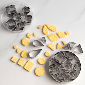 Set od 24 geometrijskih kalupa za kekse za pečenje s geometrijskim uzorcima