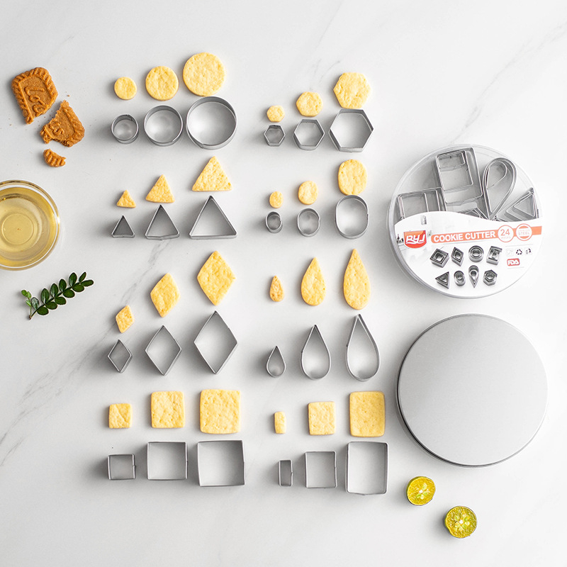Set od 24 geometrijskih kalupa za kekse za pečenje s geometrijskim uzorcima