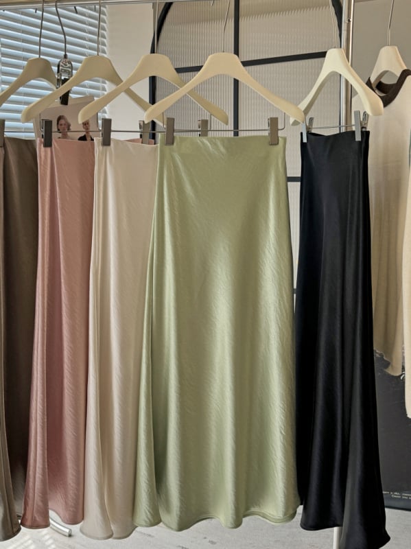 мерсеризиран полиестер, пола с рибена опашка, дълга, едноцветен модел, пролет 2025