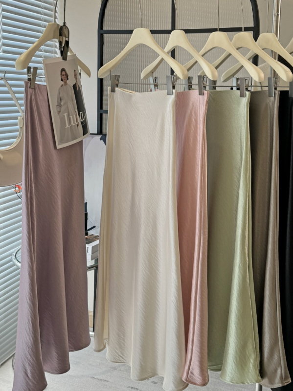 мерсеризиран полиестер, пола с рибена опашка, дълга, едноцветен модел, пролет 2025