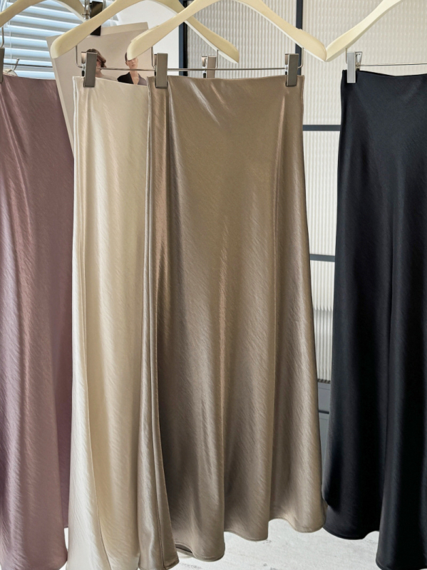 мерсеризиран полиестер, пола с рибена опашка, дълга, едноцветен модел, пролет 2025