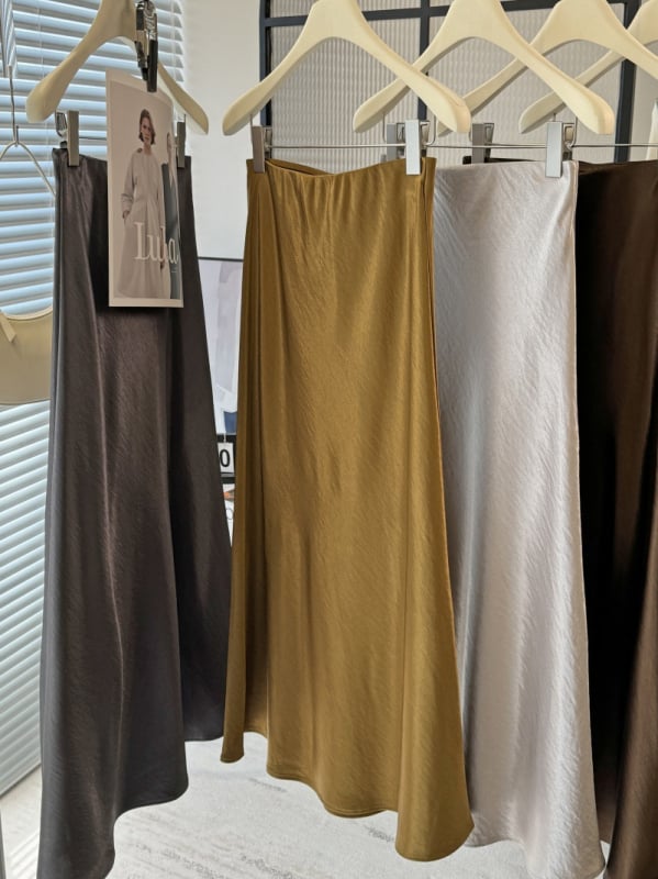 мерсеризиран полиестер, пола с рибена опашка, дълга, едноцветен модел, пролет 2025