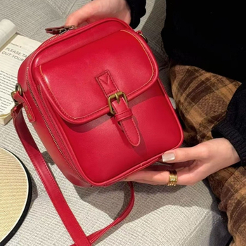 PU crossbody torba s vertikalnim kvadratnim oblikom, zatvaranje na zip, unutarnji džepovi: džep sa zatvaračem, džep za telefon, džep za dokumente, unisex jednostruka naramenica