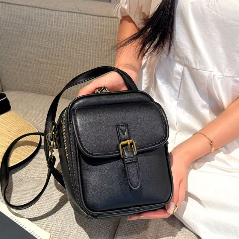 PU crossbody torba s vertikalnim kvadratnim oblikom, zatvaranje na zip, unutarnji džepovi: džep sa zatvaračem, džep za telefon, džep za dokumente, unisex jednostruka naramenica
