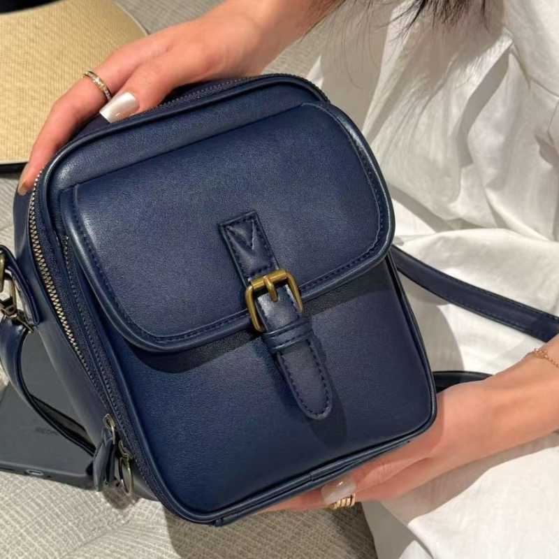 PU crossbody torba s vertikalnim kvadratnim oblikom, zatvaranje na zip, unutarnji džepovi: džep sa zatvaračem, džep za telefon, džep za dokumente, unisex jednostruka naramenica