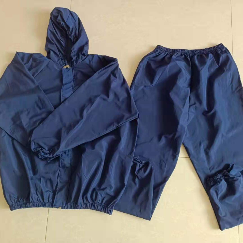 Zaštitni radni kombinezon s kapuljom, podijeljeni tip, poliester, za farmu, otporan na prašinu