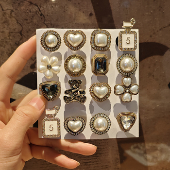 Pantofi în stil Crocs cu floare și perle, modele cu urs și iepure, accent planetar cu diamant, design retro floral, purtare pe tot timpul anului