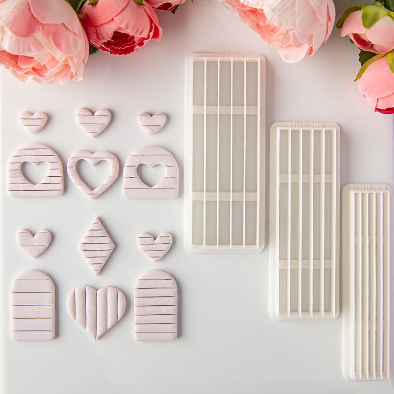 Форма за изработка на обици от глина: шахматен модел и геометрични ленти за изработка на накити