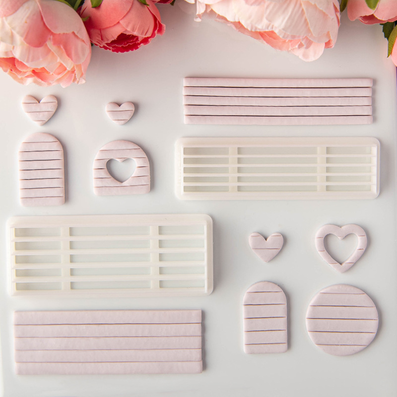 Форма за изработка на обици от глина: шахматен модел и геометрични ленти за изработка на накити