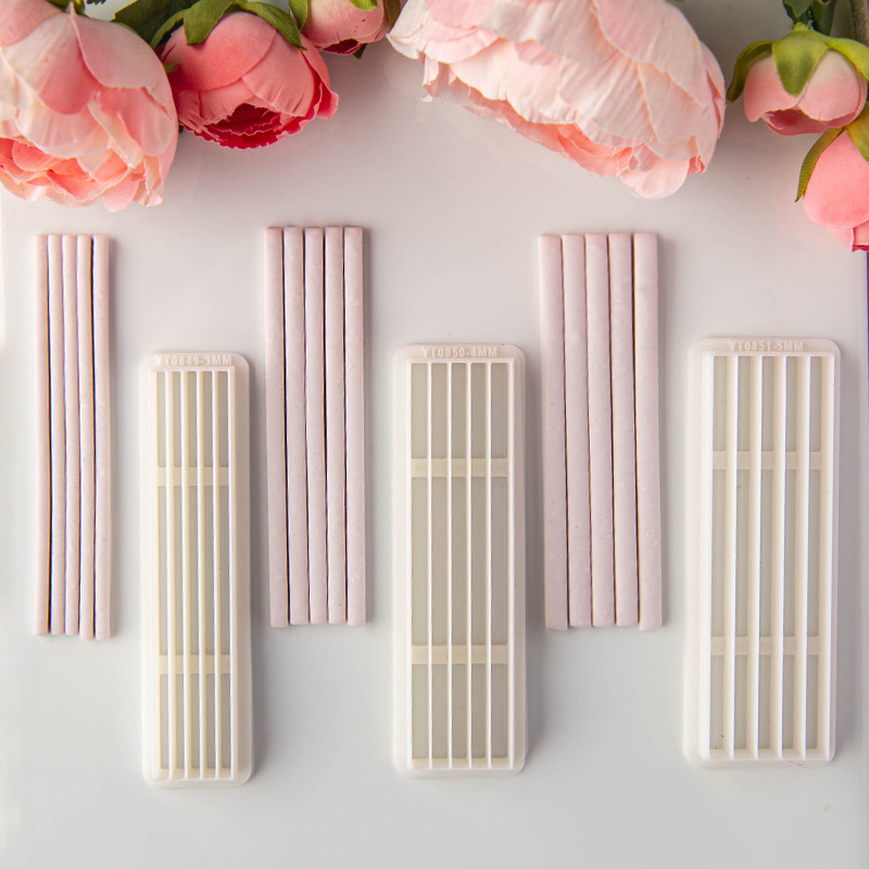 Форма за изработка на обици от глина: шахматен модел и геометрични ленти за изработка на накити