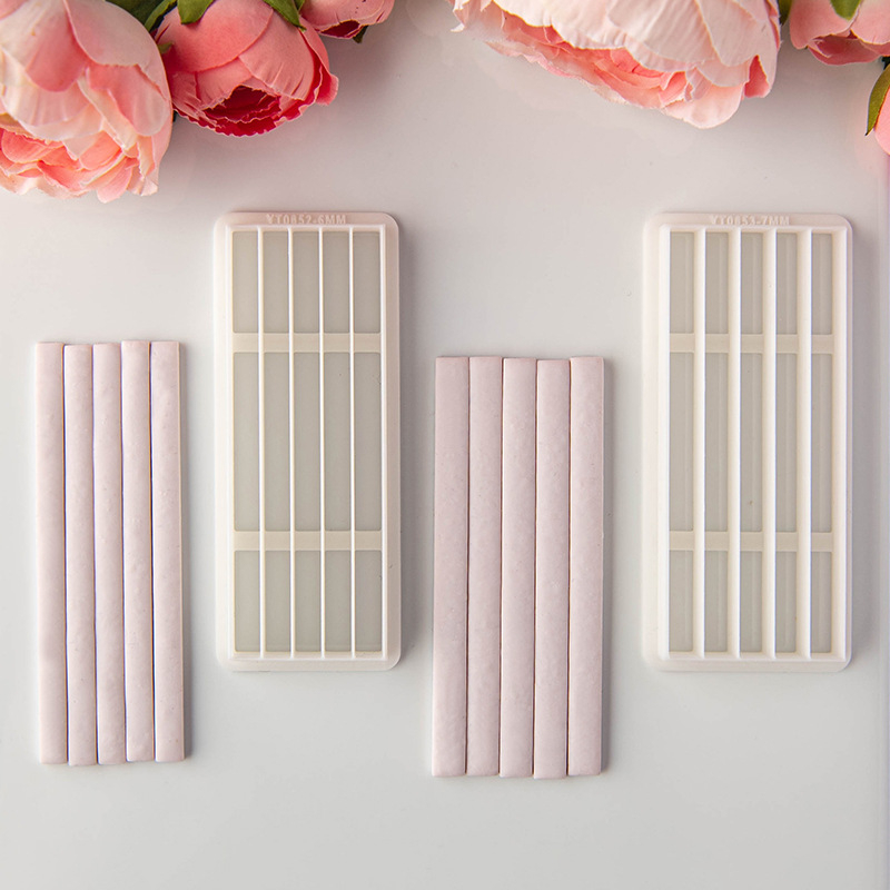 Форма за изработка на обици от глина: шахматен модел и геометрични ленти за изработка на накити