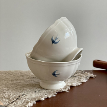 Керамична купа с висока форма, мотив лястовица, рисунка под глазура, ретро стил, годна за микровълнова печка