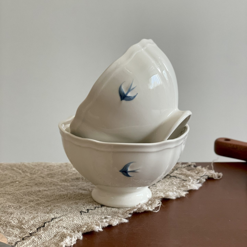 Керамична купа с висока форма, мотив лястовица, рисунка под глазура, ретро стил, годна за микровълнова печка