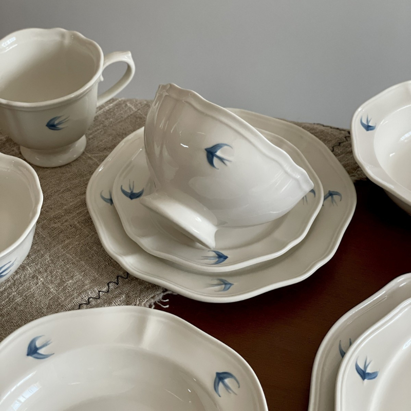 Керамична купа с висока форма, мотив лястовица, рисунка под глазура, ретро стил, годна за микровълнова печка