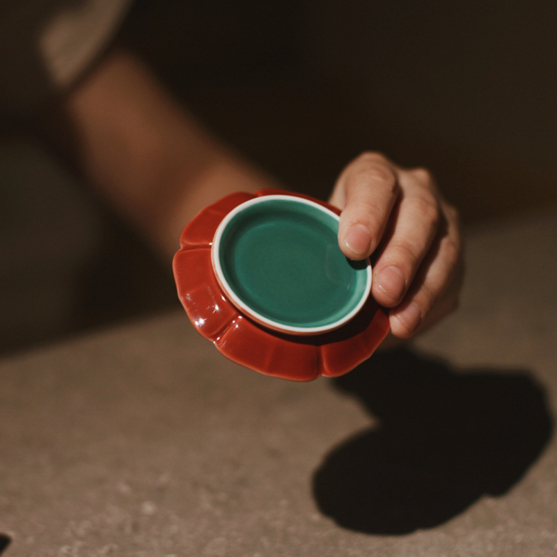 Керамична подложка за чай за церемония, с печатен логотип, опакована в тава