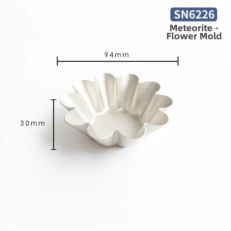 Не залепващ комплект форми за печене: барабанна хлебна форма, пръстен за мус във формата на сливово цвете, шест форми за торти, форми за бананови закуски и бисквитки