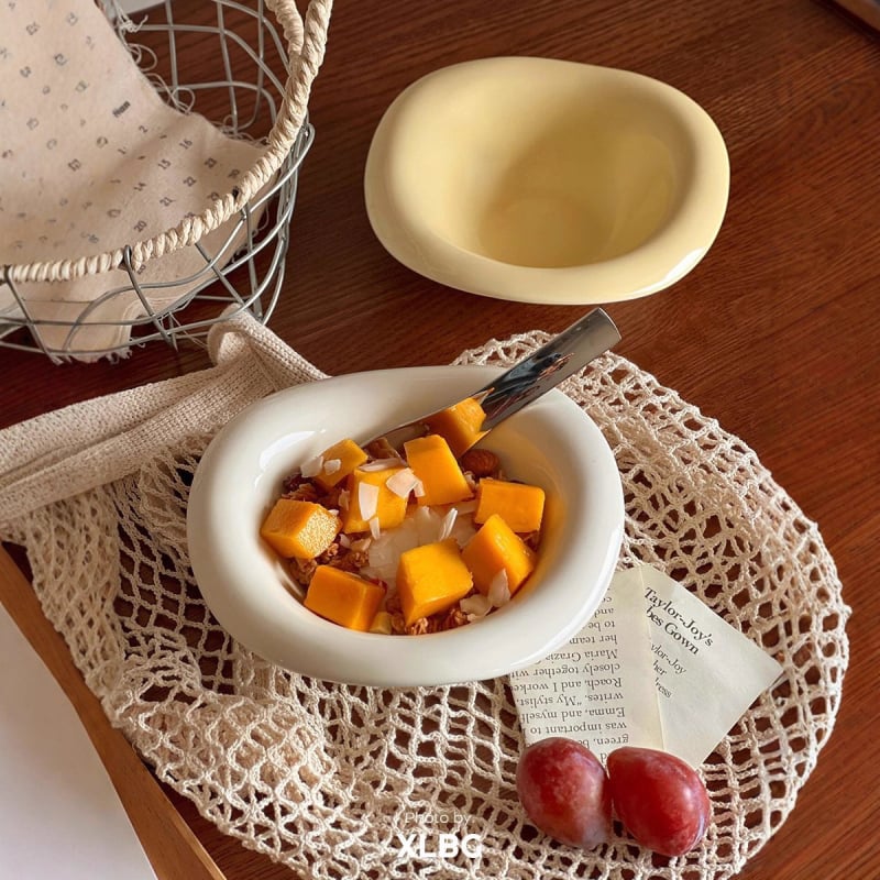 Junbin kerámia tál, kör alakú, mikrohullámú sütőbe tehető, alglazúr színű felület, modern minimalista dizájn