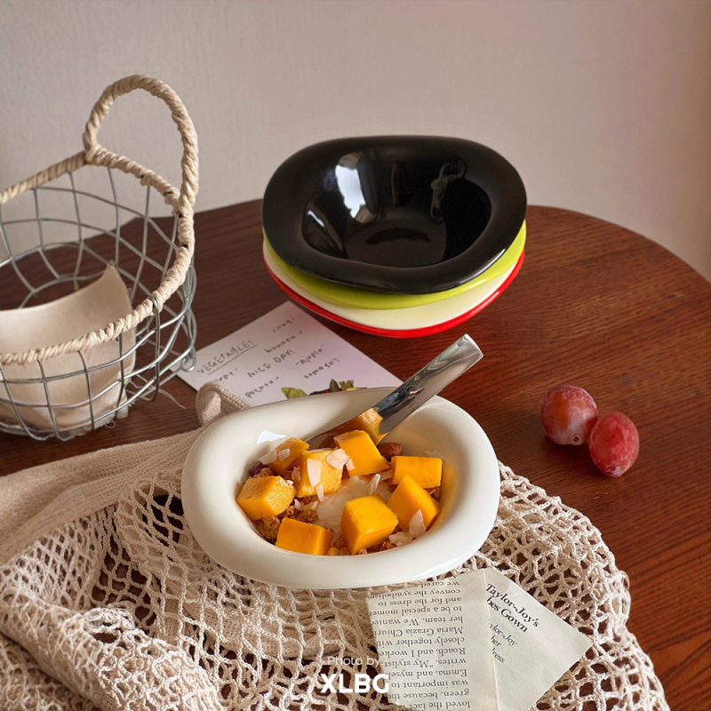 Junbin kerámia tál, kör alakú, mikrohullámú sütőbe tehető, alglazúr színű felület, modern minimalista dizájn