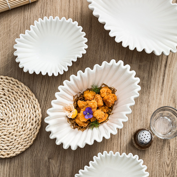 Porcelán salátás tál, szabálytalan forma, modern minimalizmus, alglazúrozott felület, mikrohullámú sütőben használható